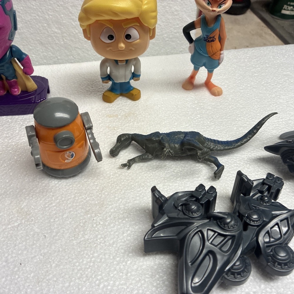 Random‎ Toy Figure Lot (12) - Picture 4 of 5
